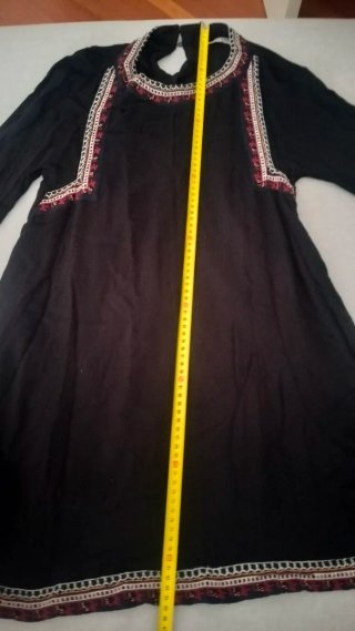 Vestido negro con abalorios
