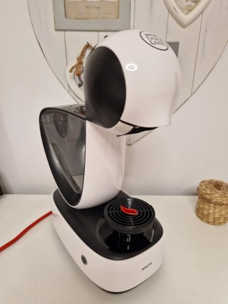 Cafetera Dolce Gusto Blanca y Negra