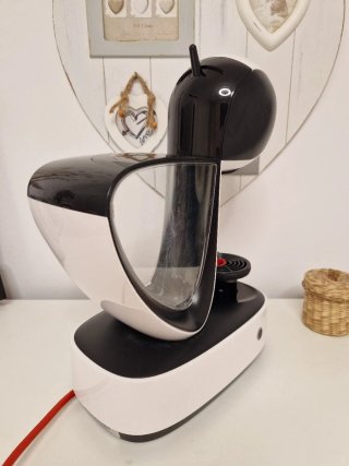 Cafetera Dolce Gusto Blanca y Negra