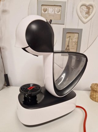 Cafetera Dolce Gusto Blanca y Negra