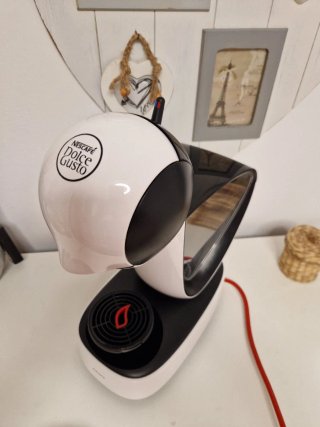 Cafetera Dolce Gusto Blanca y Negra
