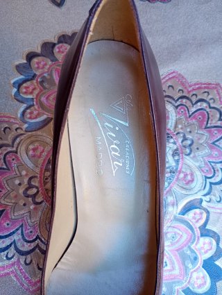 Zapatos de piel mujer marrones con tacón