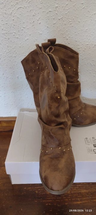 Botines marrones mujer con tachuelas