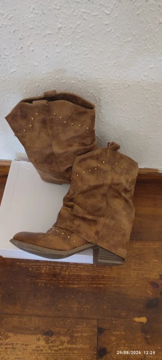 Botines marrones mujer con tachuelas