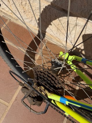 Bicicleta Rockrider amarilla