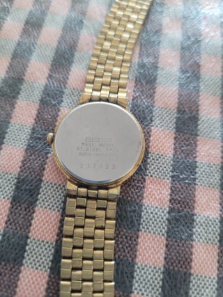 Reloj Seiko Quartz Dorado Mujer