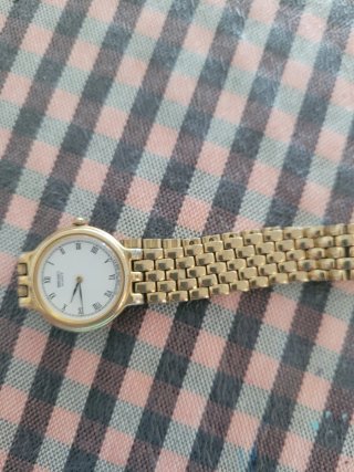 Reloj Seiko Quartz Dorado Mujer