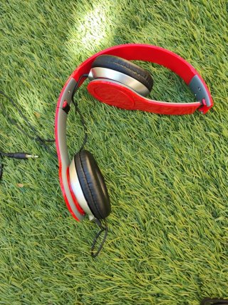 Auriculares Rojos Plegables y Extensibles y funda.