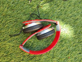 Auriculares Rojos Plegables y Extensibles y funda.