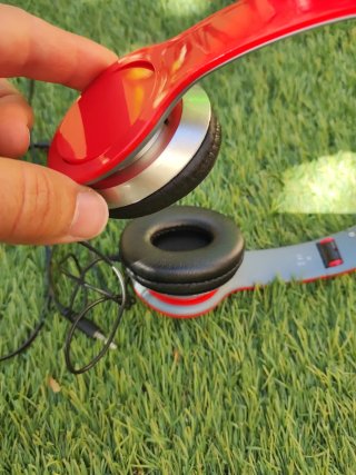 Auriculares Rojos Plegables y Extensibles y funda.