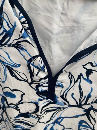 Vestido estampado floral azul y blanco