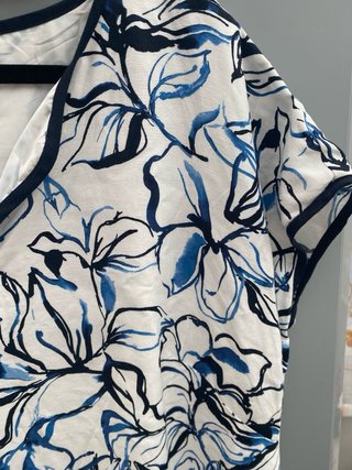 Vestido estampado floral azul y blanco