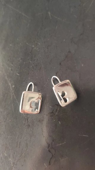 Conjunto de colgante y pendientes de plata