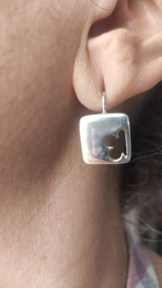 Conjunto de colgante y pendientes de plata