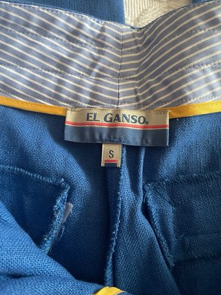 Pantalón talle alto, bajos anchos