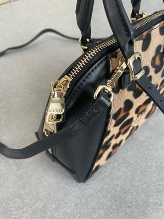 Bolso Guess Animal Print Negro