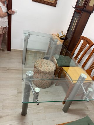 Mesa de cristal y metal para salón