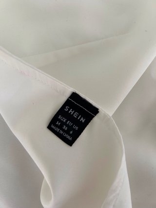 Falda blanca con abertura