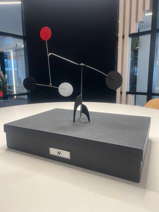 Escultura cinética de escritorio