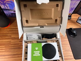 Xbox Series S + Mando 20 aniversario