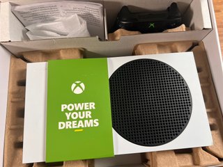 Xbox Series S + Mando 20 aniversario