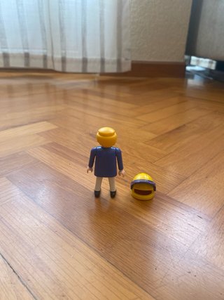 Playmobil trajeado con corbata