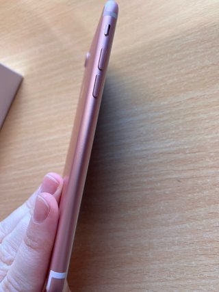 iPhone 7 Rosa con 14 fundas y cargador precintado