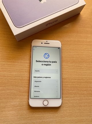 iPhone 7 Rosa con 14 fundas y cargador precintado