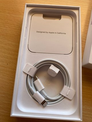 iPhone 7 Rosa con 14 fundas y cargador precintado