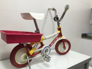 Triciclo infantil con cesta