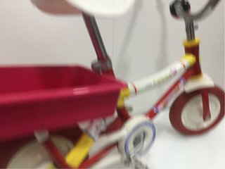 Triciclo infantil con cesta