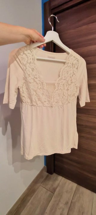 Maglietta beige con pizzo