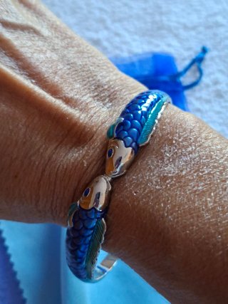 Pulsera de peces esmaltados