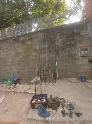 Lote cañas de pescar y red
