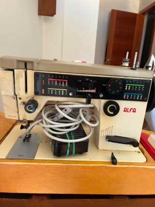 Máquina de coser Alfa vintage
