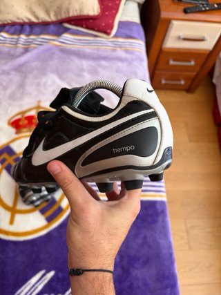 NIKE TIEMPO LEGEND