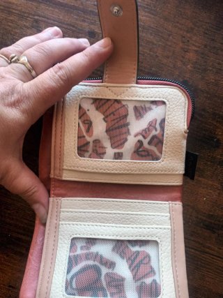 Cartera de mujer con diseño