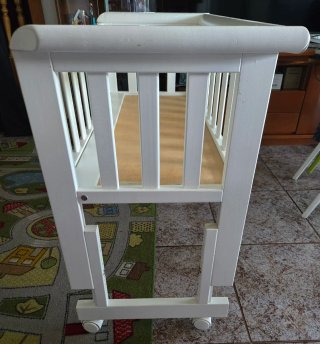 Cuna de bebe de madera con ruedas