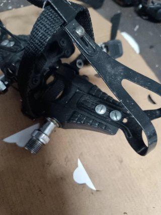 Pedales clásicos Ofmega con correas