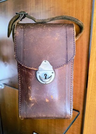 Funda de cuero antigua para cámara fuelle