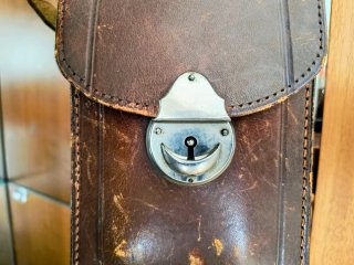 Funda de cuero antigua para cámara fuelle