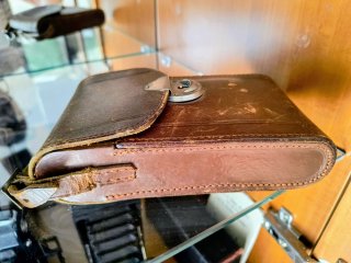 Funda de cuero antigua para cámara fuelle