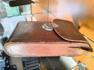 Funda de cuero antigua para cámara fuelle