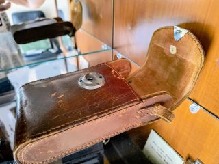 Funda de cuero antigua para cámara fuelle
