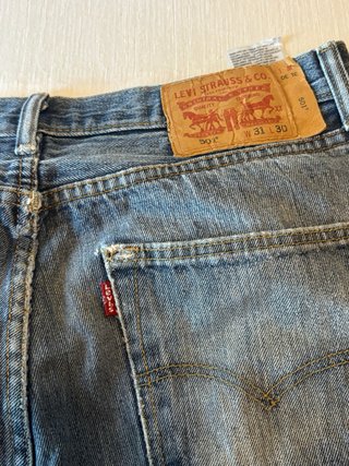 Pantalones Levi's personalizados con parches