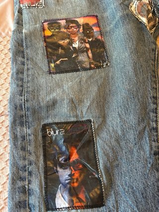 Pantalones Levi's personalizados con parches