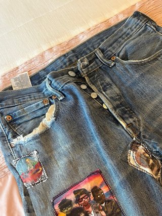 Pantalones Levi's personalizados con parches