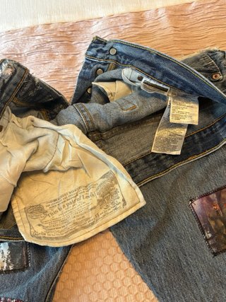 Pantalones Levi's personalizados con parches