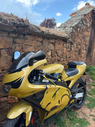 Aprilia RS50 Culo Avispa Amarilla