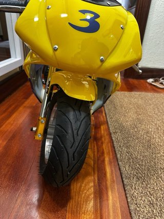 Moto infantil amarilla nueva